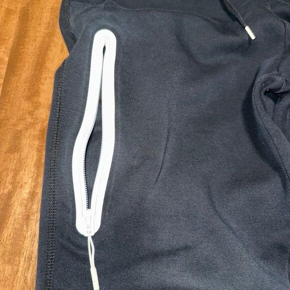 Nike Women’s Tech Fleece Joggers M. Style 931828-011, White Zip Pocket - Picture 2 of 6